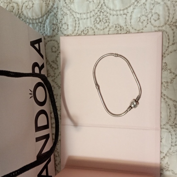EUC Pandora Sterling Silver Bracelet W/White Bag and Pink Box Set - Picture 3 of 10